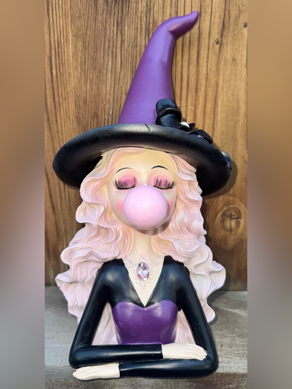 Cute 🥰 VIRAL Bubble Gum Blowing Witch 🧙♀️ With Skull 💀 Bow 🎀 Halloween Decor